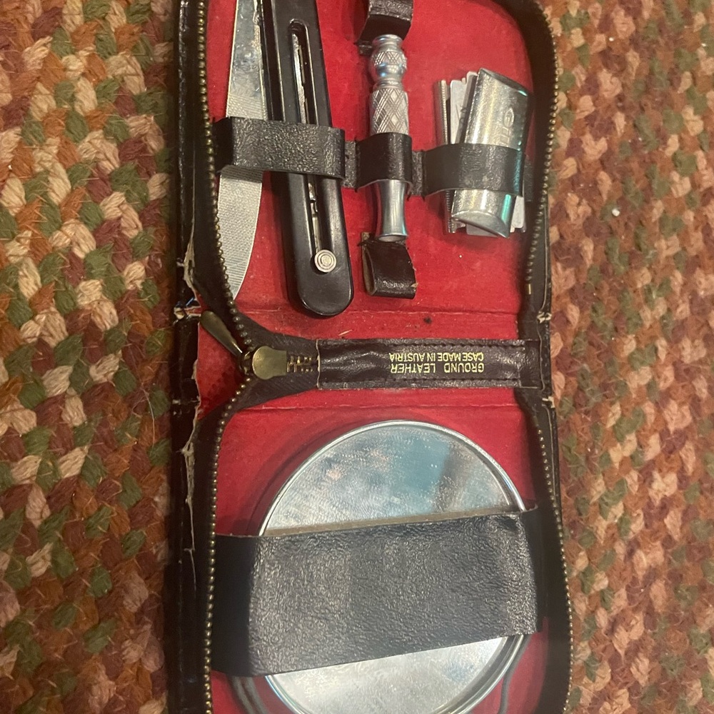 Vintage travel shave kit